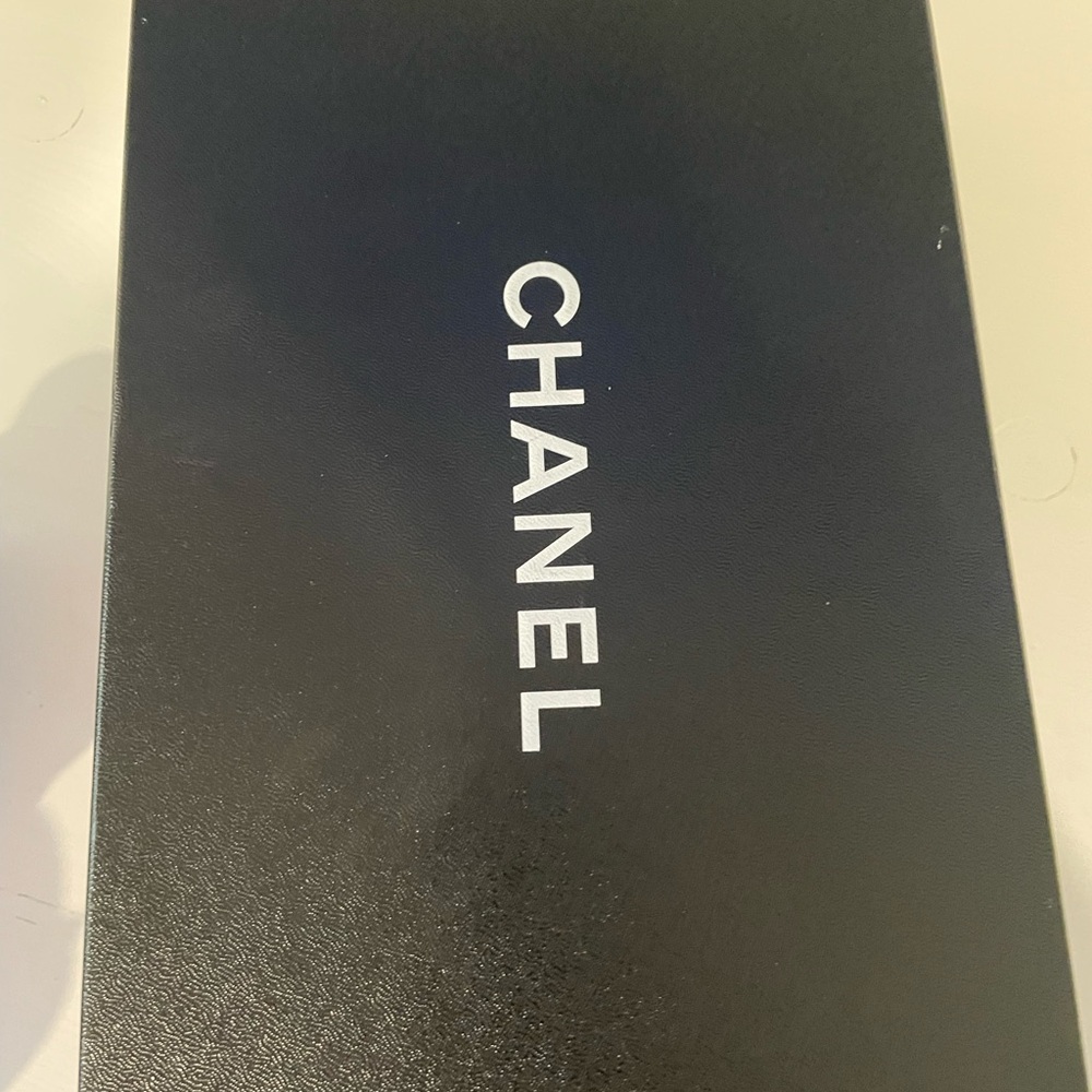 Chanel Women's Espadrilles - Black and Cream - Picture 6 of 6